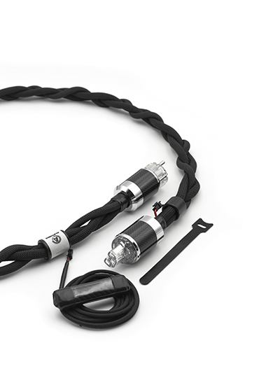 Cable secteur Akribeia II blindage actif par piles et polarisation.